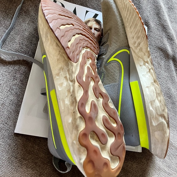 Nike REACT Gray & Lime Green FlyKnit Sneakers - Men’s Size 10 - Picture 12 of 14